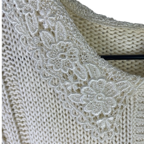 Vintage Shapely Knits Women’s Lace Collared Grandma Sweater - Picture 3 of 4
